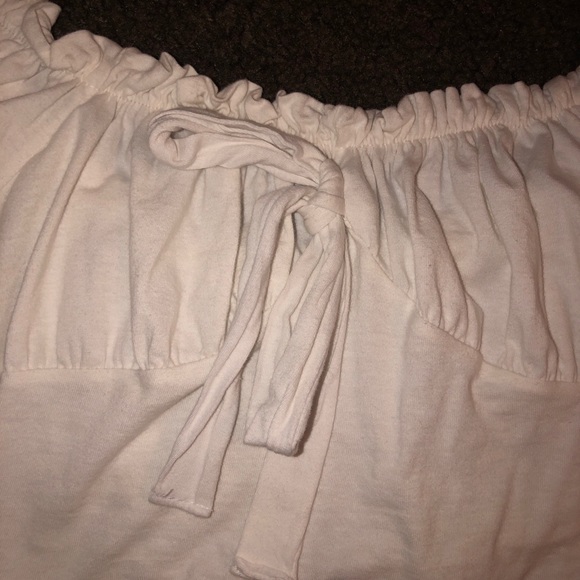 White crop top. - Picture 3 of 3